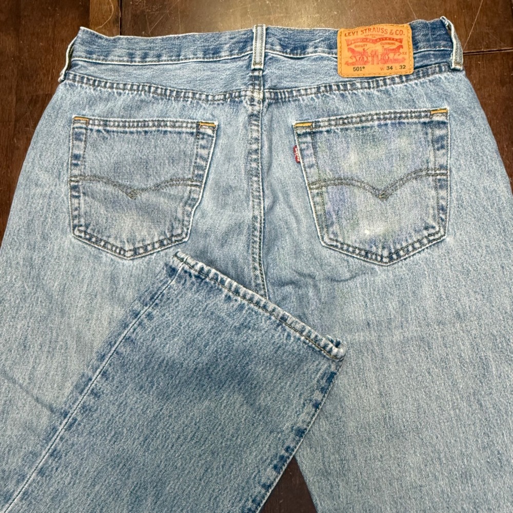 Levi's 501 Original Fit Jeans Mens 34x32 Light Wash Blue Straight Leg Denim